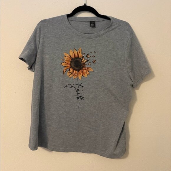 SHEIN Tops - SHEIN Gray Tee with Sunflower Graphic
